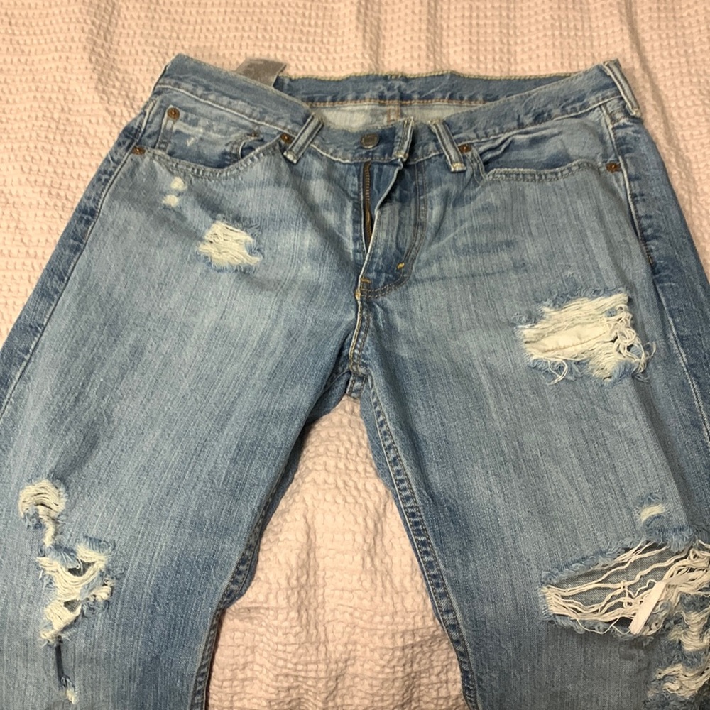 Levi’s 32-30 hardly worn need gone